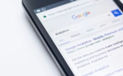 Planning Ahead vs Posting in the Moment: How to Find the Right Balance